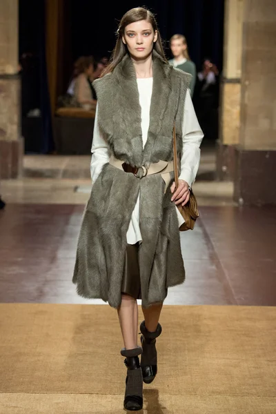 Look 10